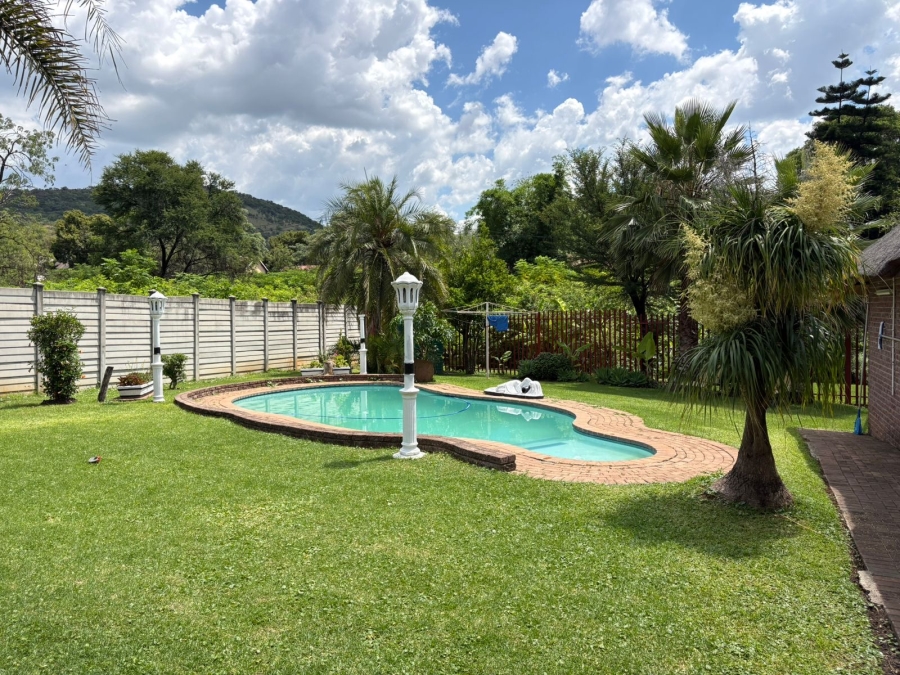 5 Bedroom Property for Sale in Safari Gardens North West